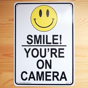 画像1: 看板/プラサインボード カメラがあるので笑顔で(万引き監視中) Smile! You're on Camera *メール便不可