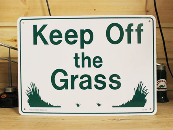 看板/プラサインボード 芝生に入るな Keep Off The Grass *メール便 ...